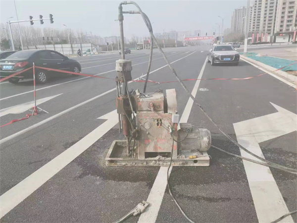 福绵公路路面下沉沉降开裂注浆加固施工